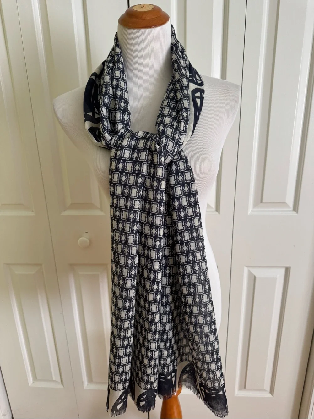 ESCADA Sport Women Navy/White Scarf Mint